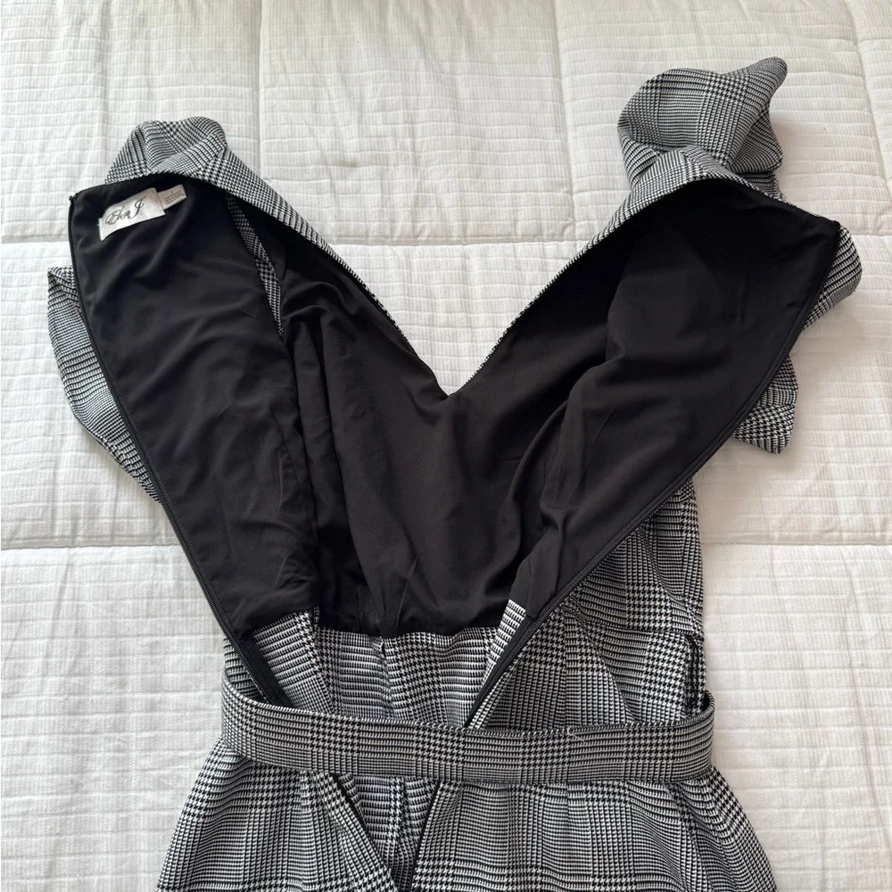 Eliza J grey short sleeve dress with belt, size size 2 - Picture 4 of 10
